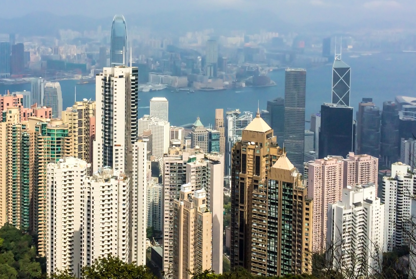 【港樓】美聯:中東戰事至今3個月 二手價量齊升 新盤吸金逾800億